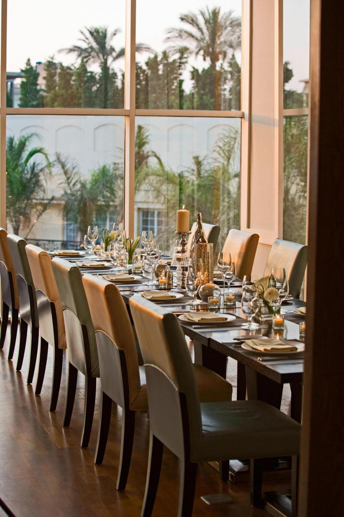 Renaissance Cairo Mirage City Hotel Экстерьер фото The private dining room at the restaurant