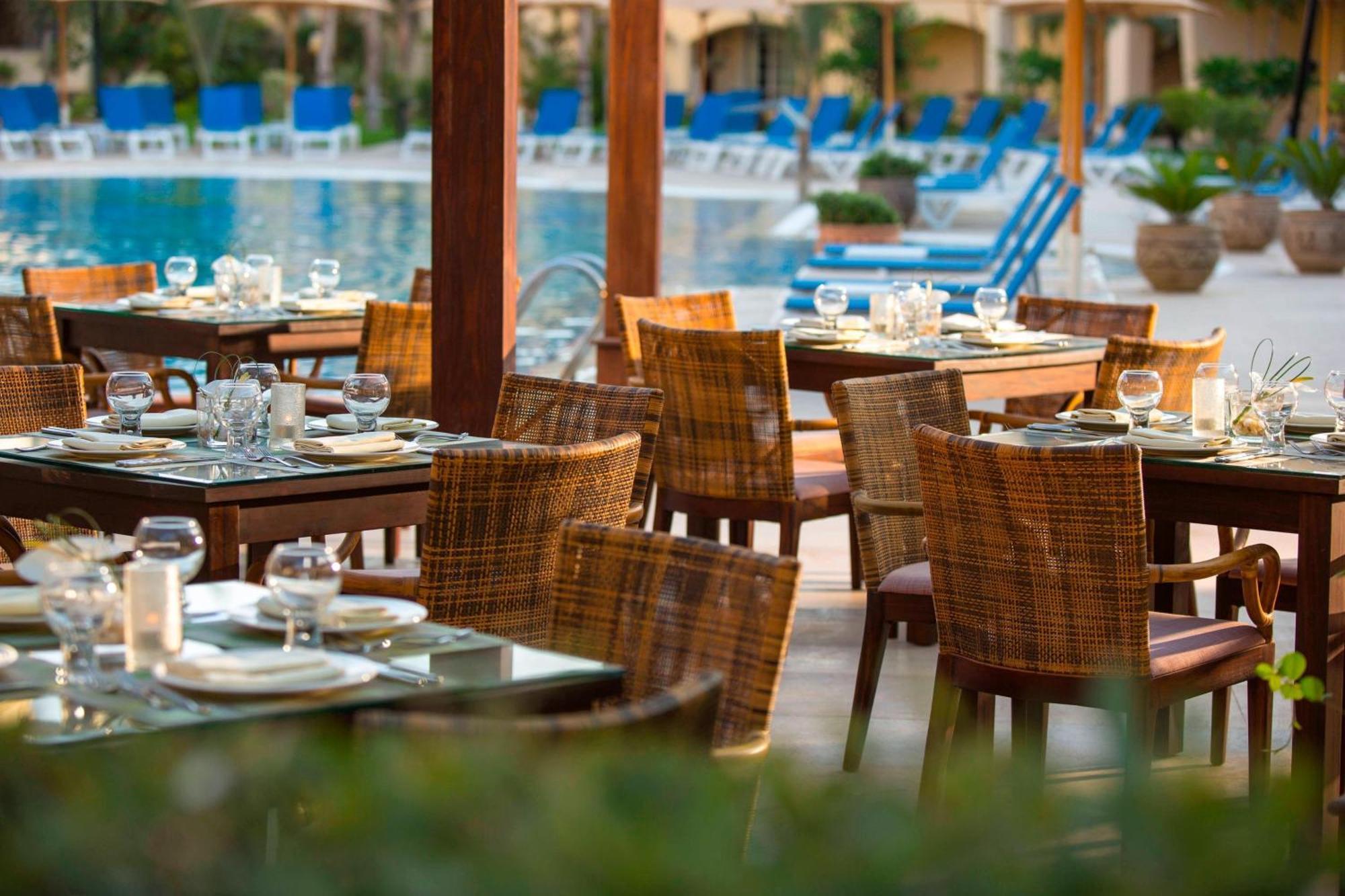 Renaissance Cairo Mirage City Hotel Экстерьер фото The restaurant