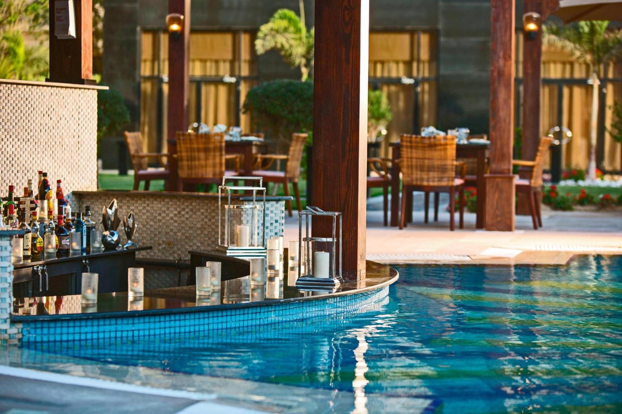 Renaissance Cairo Mirage City Hotel Экстерьер фото The swimming pool at the hotel