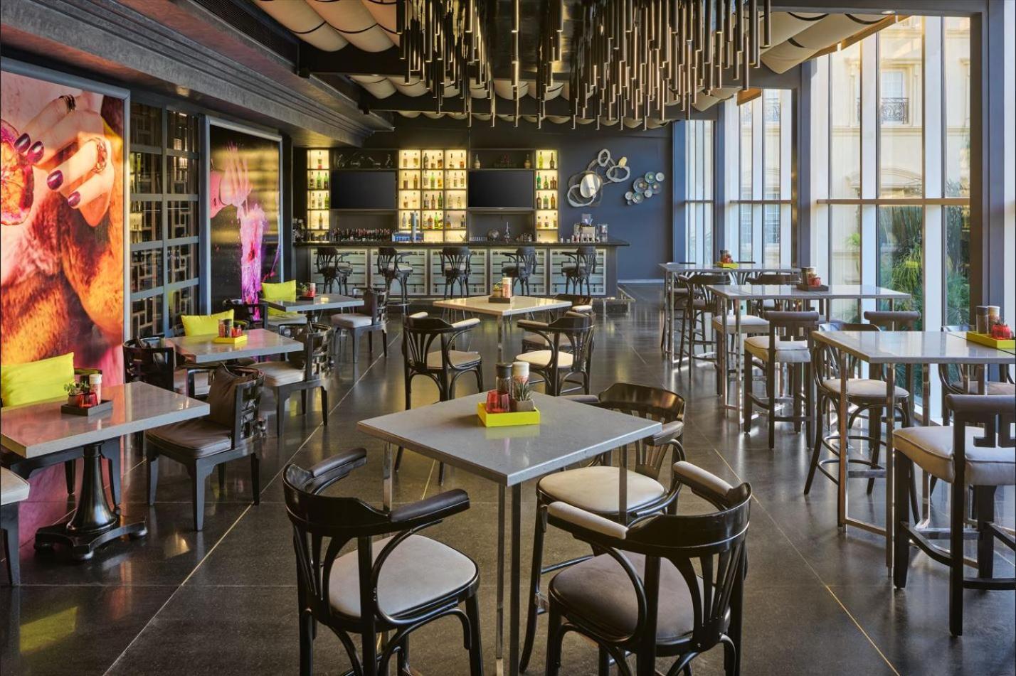 Renaissance Cairo Mirage City Hotel Экстерьер фото The interior of the bar