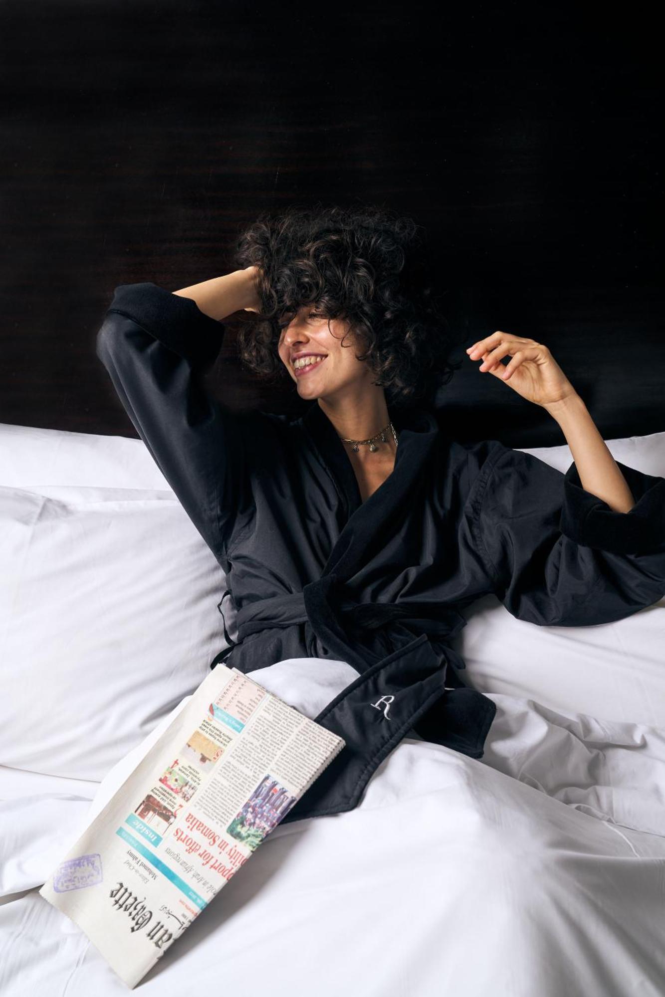 Renaissance Cairo Mirage City Hotel Экстерьер фото A woman wearing a bathrobe