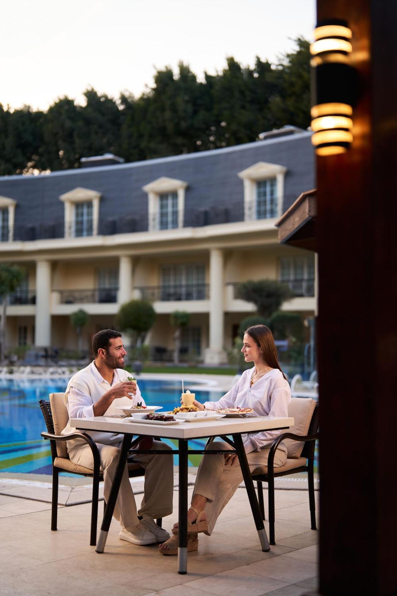 Renaissance Cairo Mirage City Hotel Экстерьер фото The hotel's restaurant