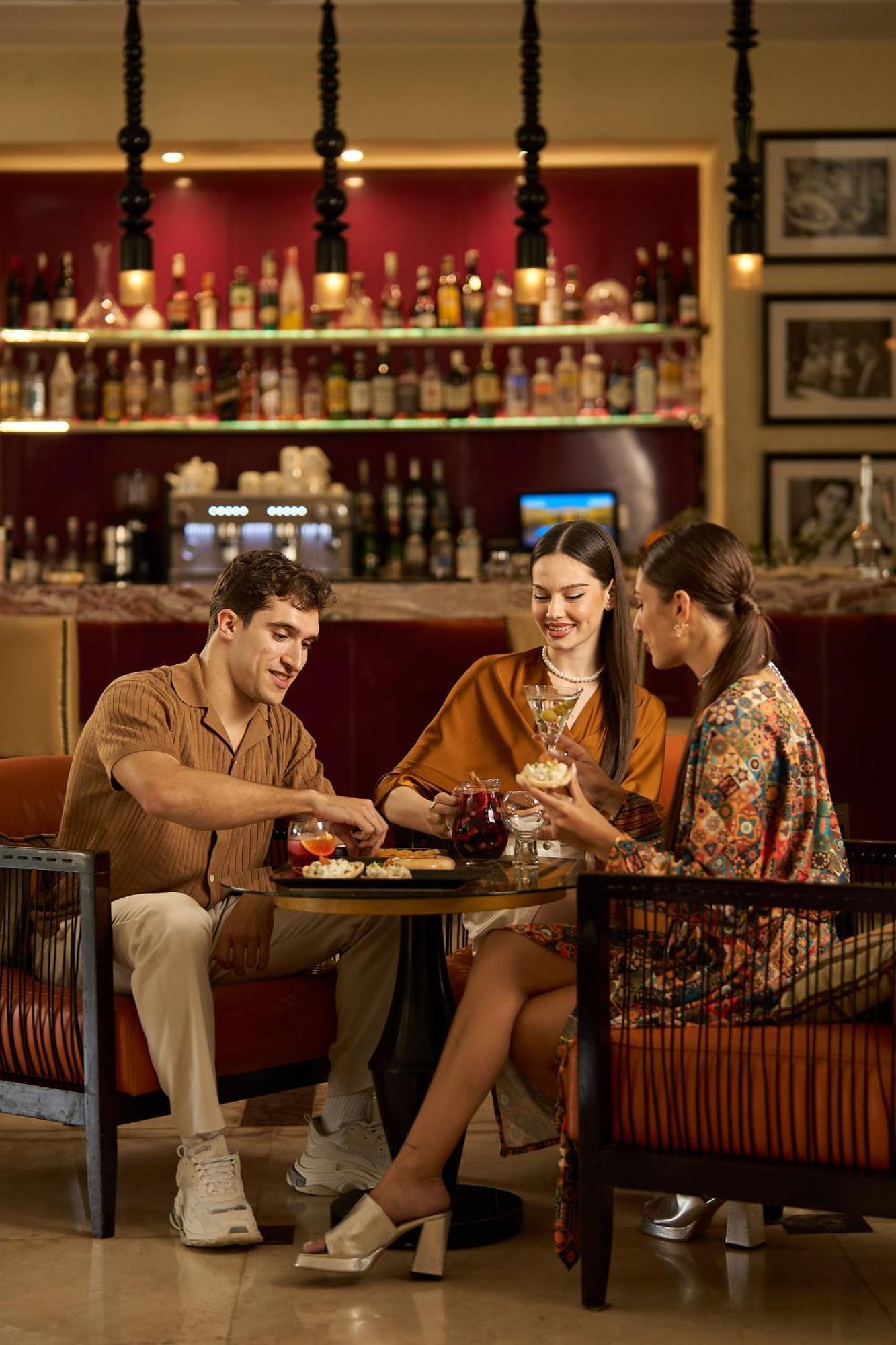 Renaissance Cairo Mirage City Hotel Экстерьер фото The bar at the hotel