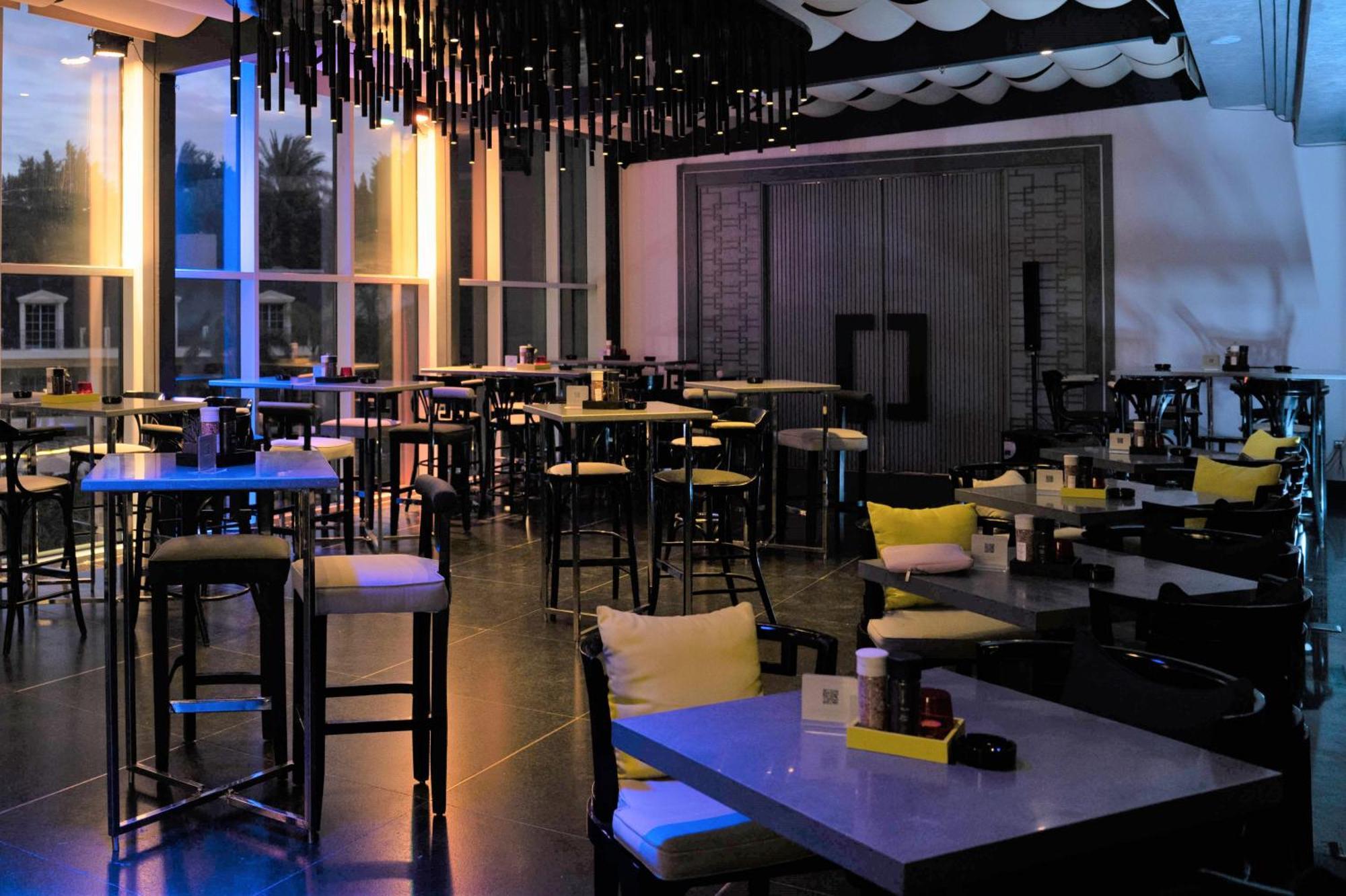 Renaissance Cairo Mirage City Hotel Экстерьер фото The interior of the bar