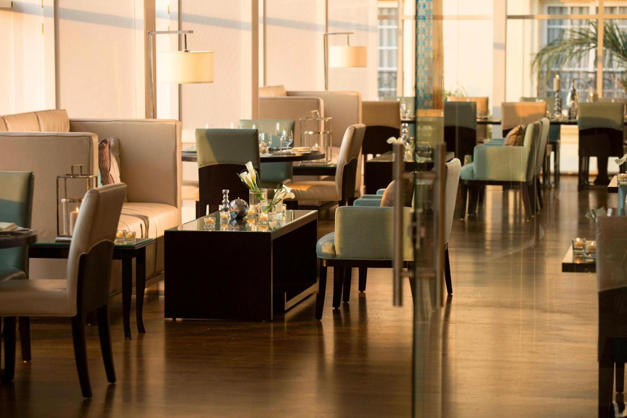 Renaissance Cairo Mirage City Hotel Экстерьер фото The lounge at the airport