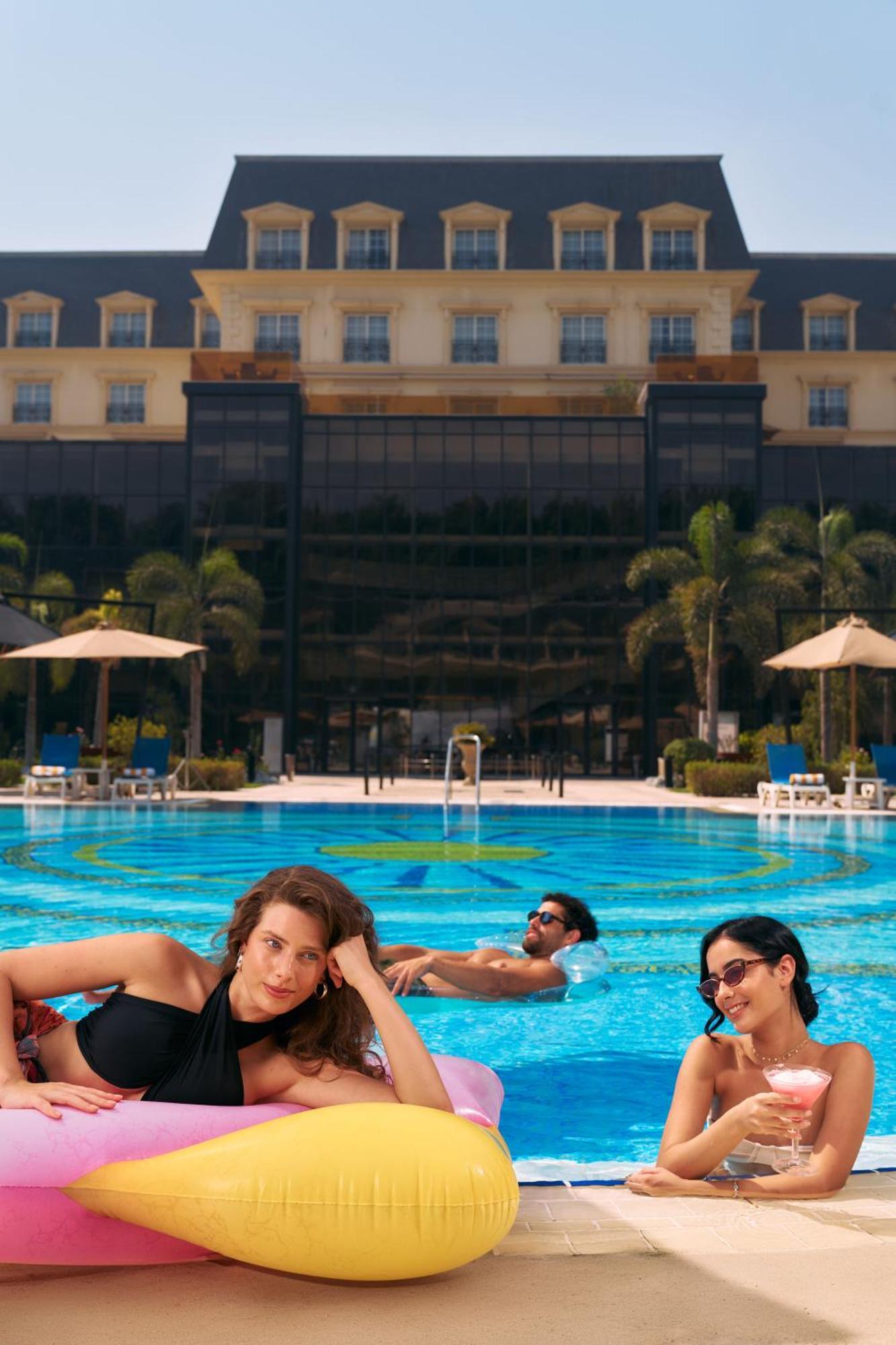 Renaissance Cairo Mirage City Hotel Экстерьер фото The pool at the hotel
