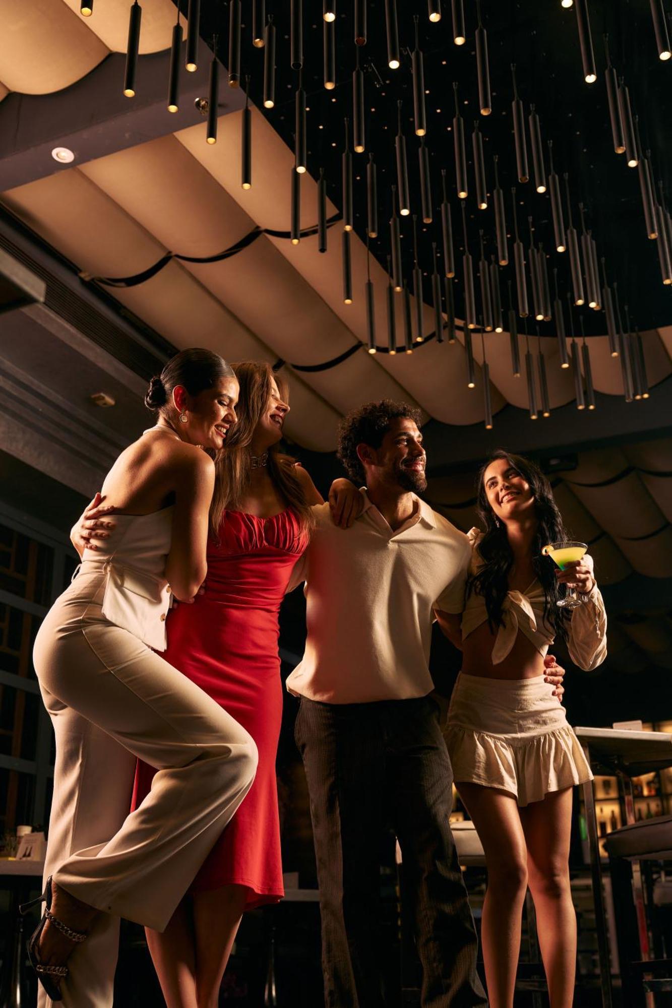 Renaissance Cairo Mirage City Hotel Экстерьер фото A group of people dancing