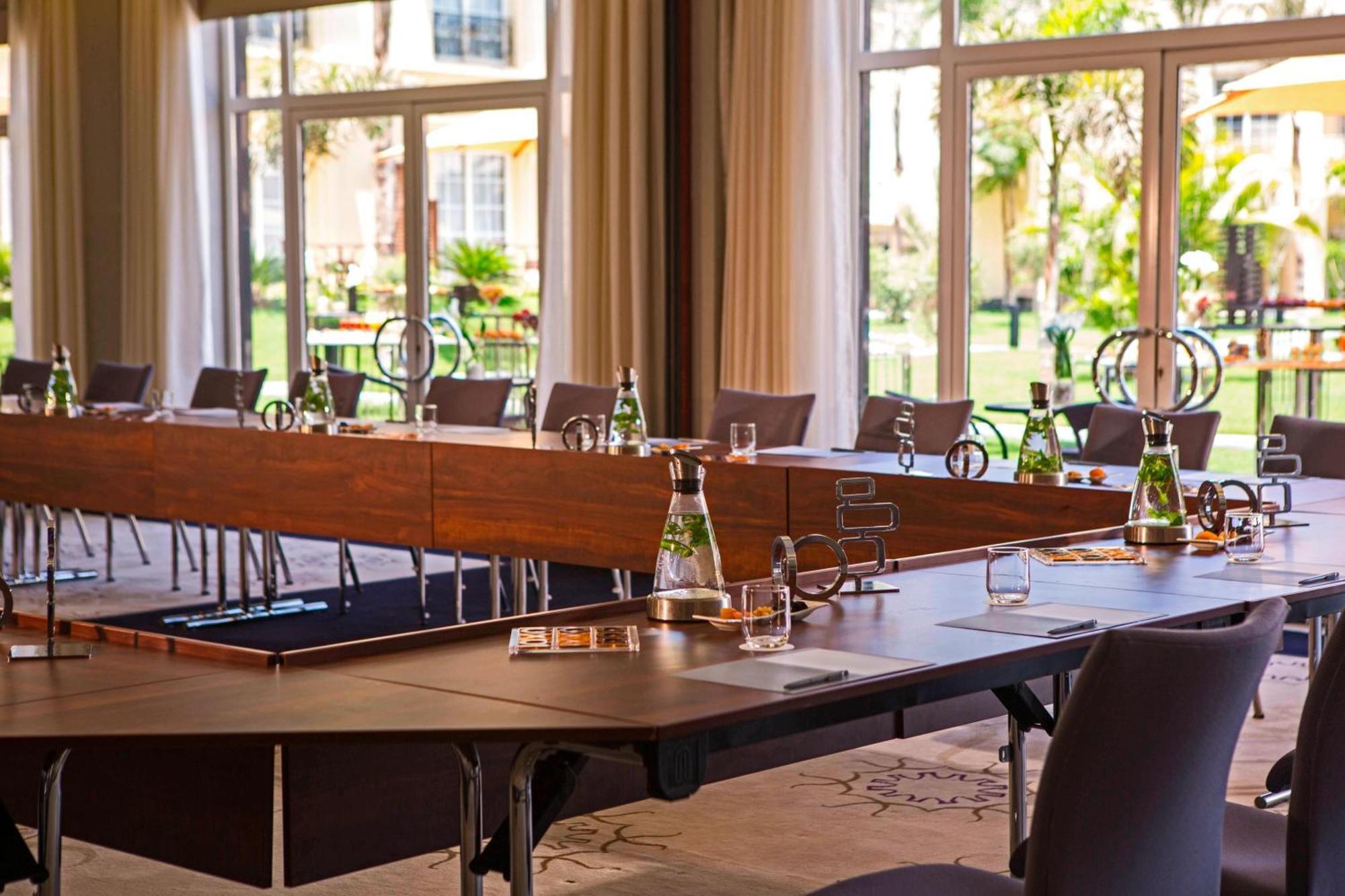 Renaissance Cairo Mirage City Hotel Экстерьер фото Meeting room