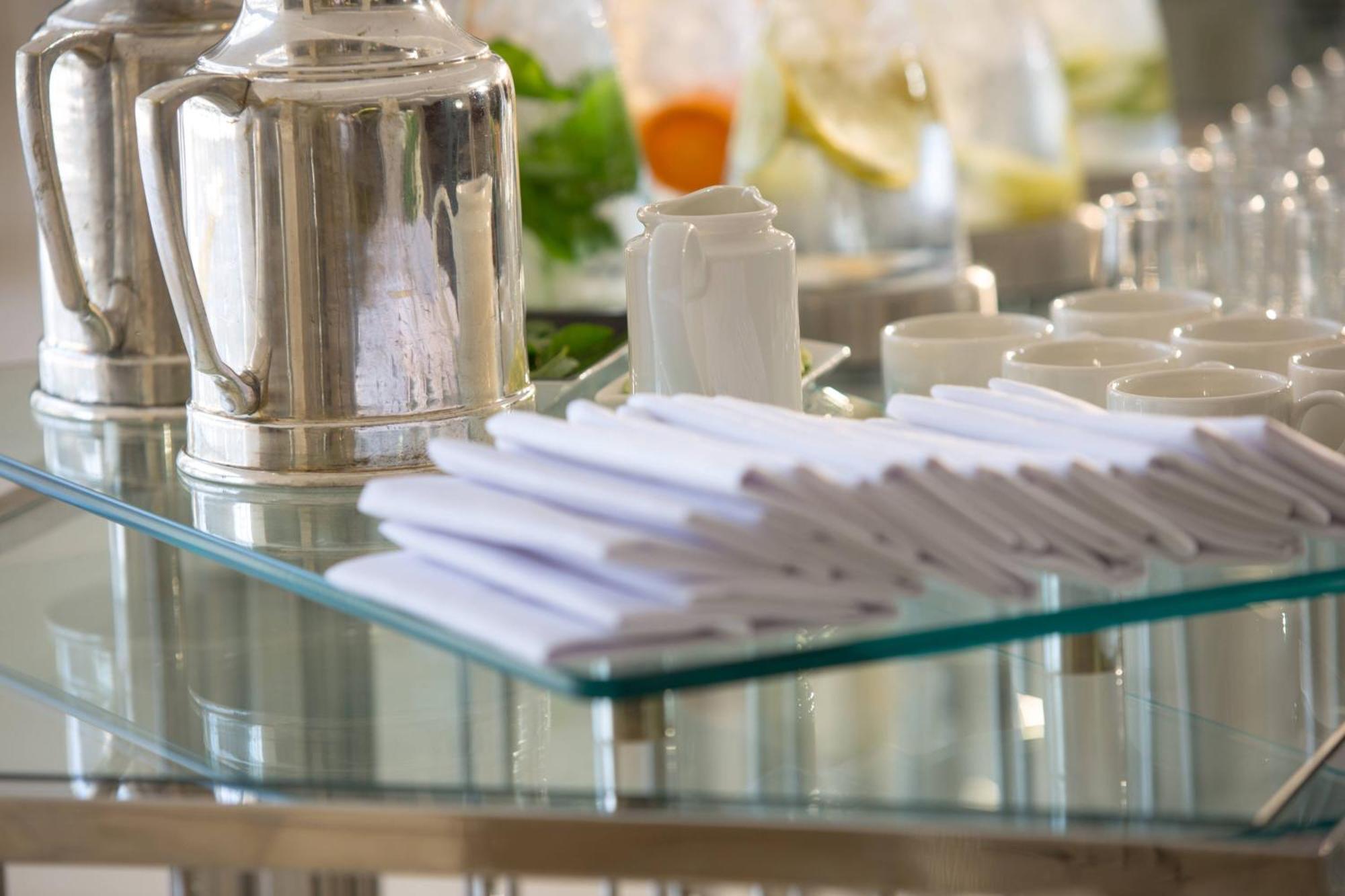 Renaissance Cairo Mirage City Hotel Экстерьер фото Napkins at a buffet